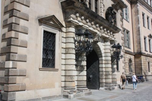 Blick auf das Löwenportal