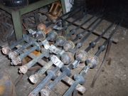 Demontierte alte Turmspitzen von den Turmzinnen